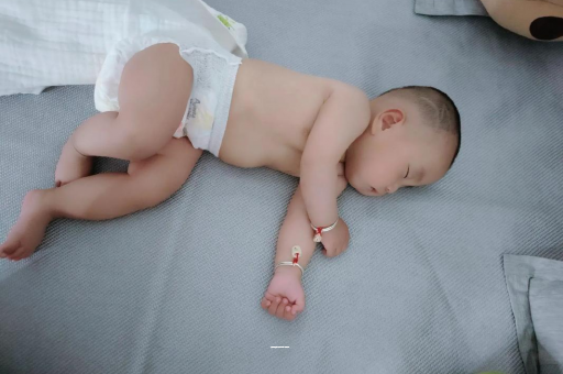 湖州孕妇肚子一跳一跳
